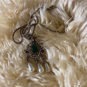 Elegant Green and Pearl Pendant Necklace